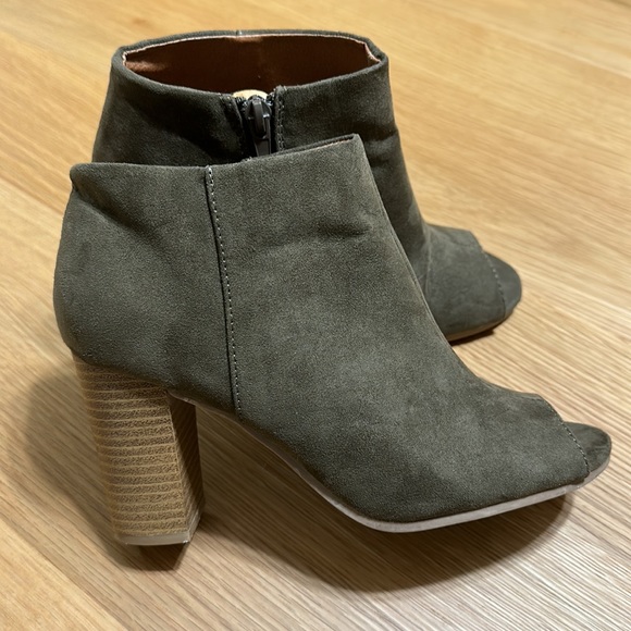 Qupid Green Open Toe Faux Suede Ankle Boots - Picture 4 of 11
